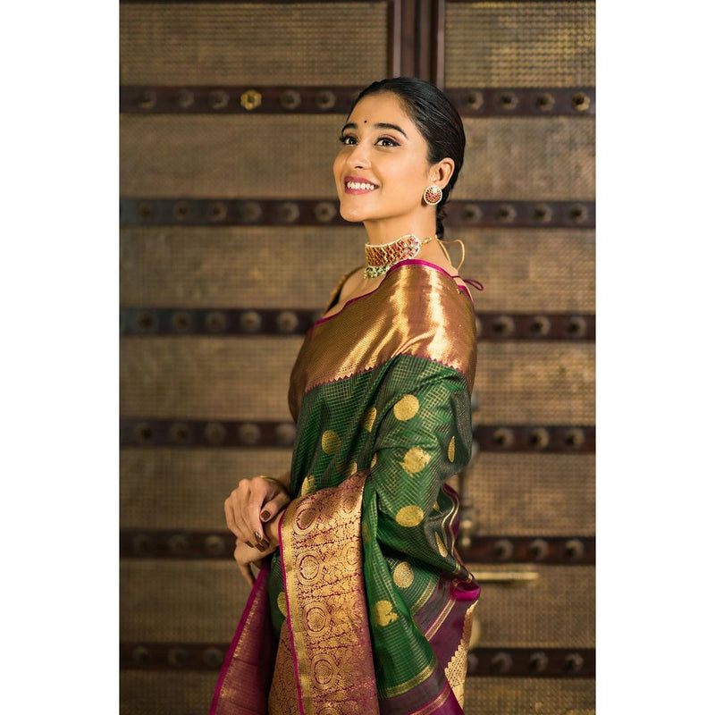 Valiba Emeral Green & Gold-toned Silk Blend Woven Design Banarasi Saree