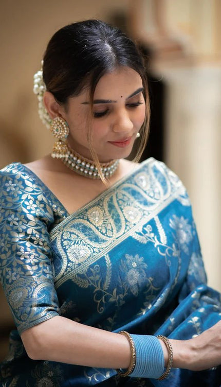 Hema RamaGreen Banarasi Silk Saree WIth Fabulouse Blouse Piece