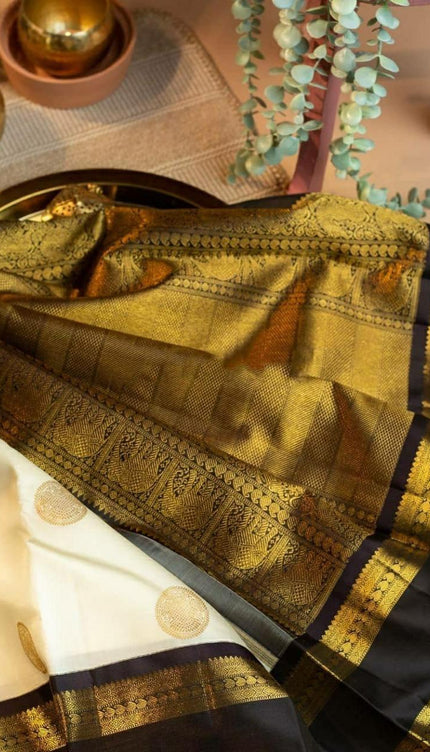 Valiba Reach Silk Cream White Color With Lovely Black Pallu Weaving Jacquard Bengali Saree