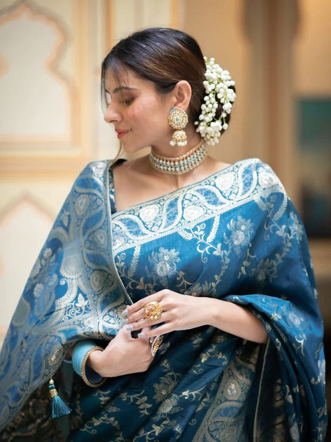 Hema RamaGreen Banarasi Silk Saree WIth Fabulouse Blouse Piece