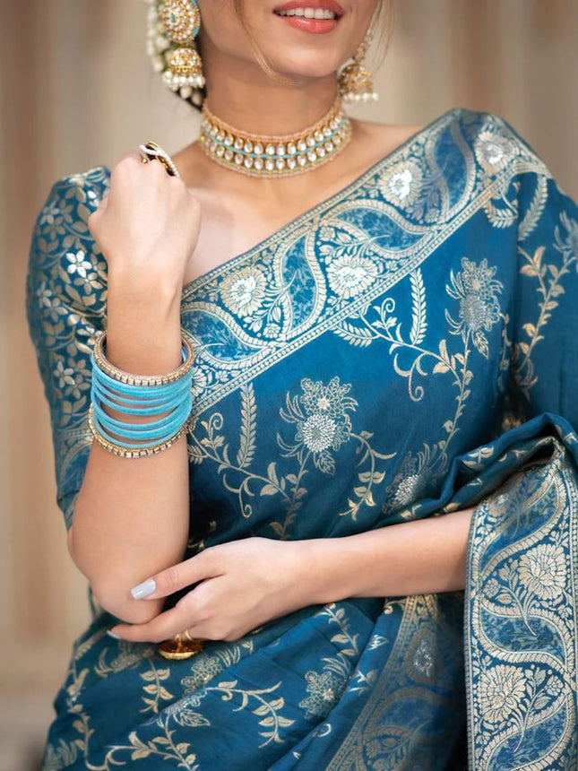 Hema RamaGreen Banarasi Silk Saree WIth Fabulouse Blouse Piece