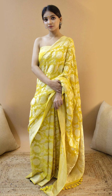 Valiba Lichi  Gold Silk With Wiving And Nice Extra Ordnary Latest Sarees