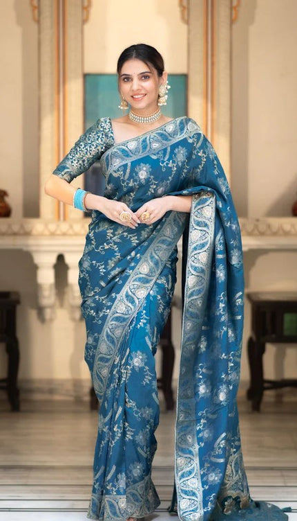Hema RamaGreen Banarasi Silk Saree WIth Fabulouse Blouse Piece