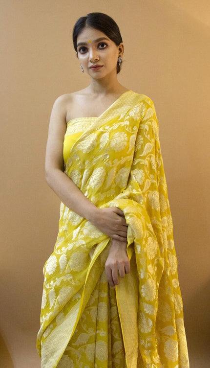Valiba Lichi  Gold Silk With Wiving And Nice Extra Ordnary Latest Sarees