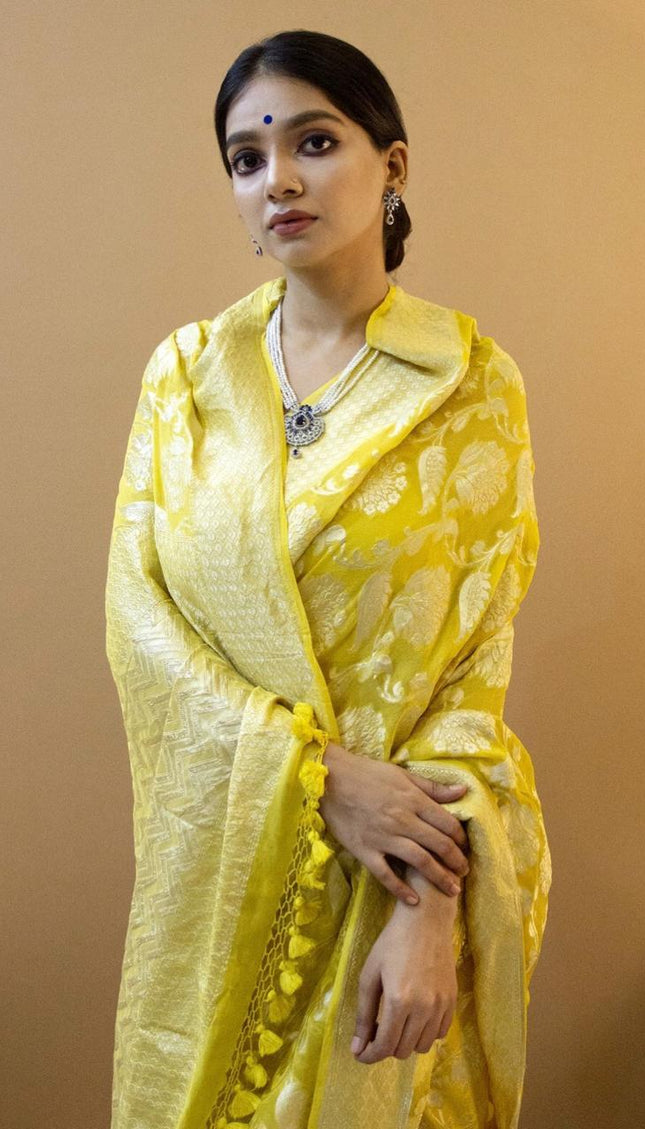 Valiba Lichi  Gold Silk With Wiving And Nice Extra Ordnary Latest Sarees