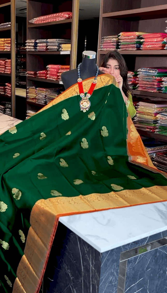 Impressive Dark Green Soft Banarasi Silk Saree With Lovely Blouse Piece
