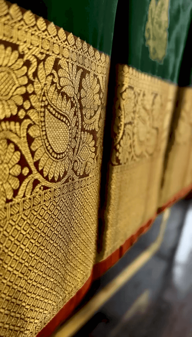 Impressive Dark Green Soft Banarasi Silk Saree With Lovely Blouse Piece