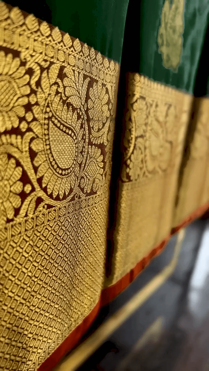 Impressive Dark Green Soft Banarasi Silk Saree With Lovely Blouse Piece