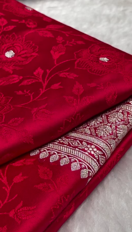 Rajvalli – Red Banarasi Tanchoi Floral Booti Mashru Silk Saree with Zari Border