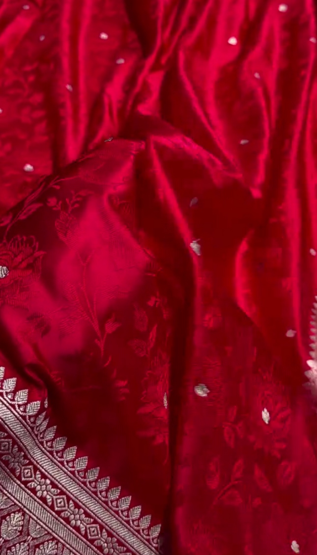 Rajvalli – Red Banarasi Tanchoi Floral Booti Mashru Silk Saree with Zari Border