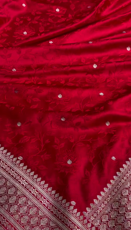 Rajvalli – Red Banarasi Tanchoi Floral Booti Mashru Silk Saree with Zari Border