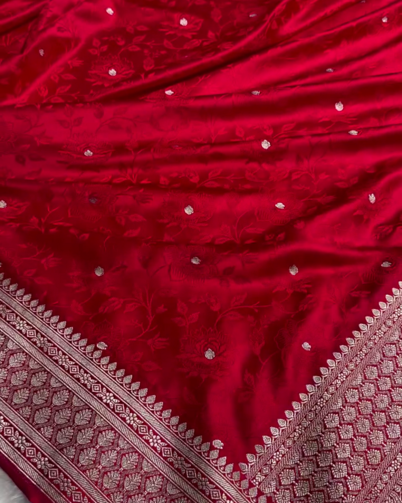 Rajvalli – Red Banarasi Tanchoi Floral Booti Mashru Silk Saree with Zari Border
