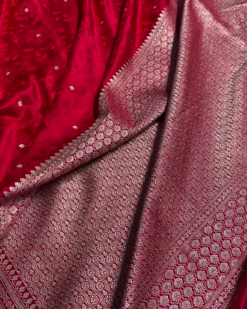 Rajvalli – Red Banarasi Tanchoi Floral Booti Mashru Silk Saree with Zari Border