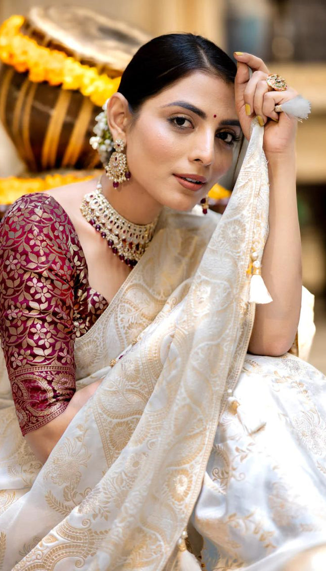 Snappy Off White Soft Silk Saree