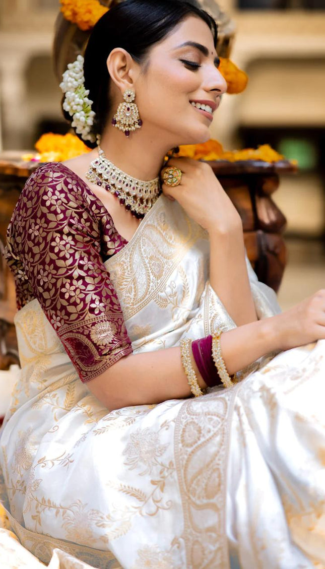 Snappy Off White Soft Silk Saree