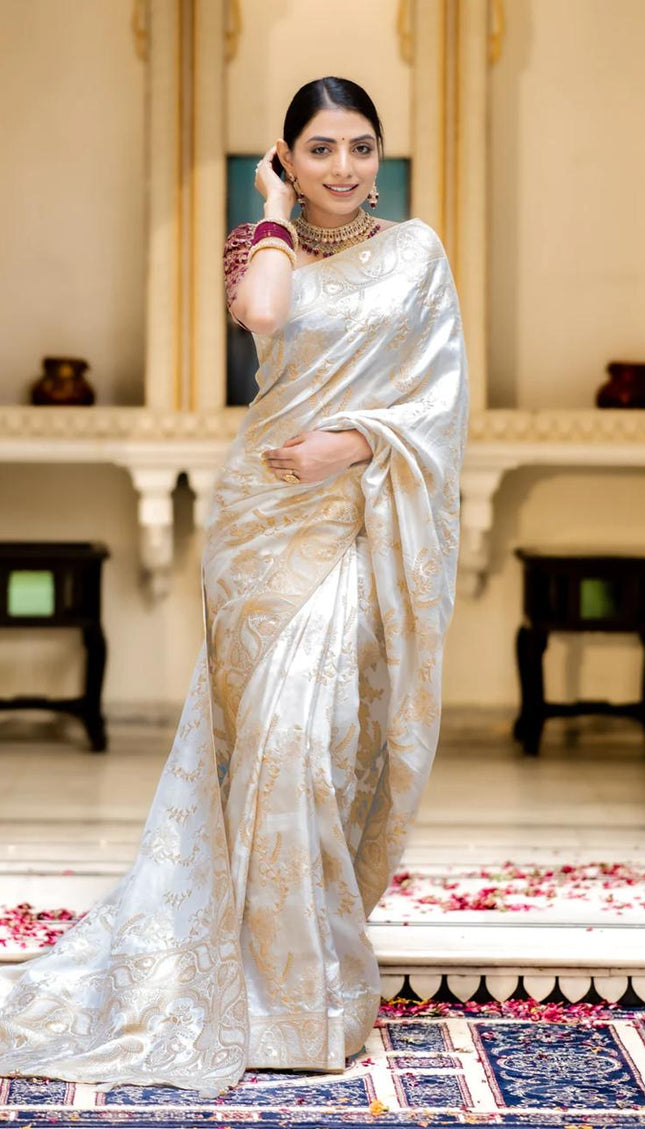 Snappy Off White Soft Silk Saree