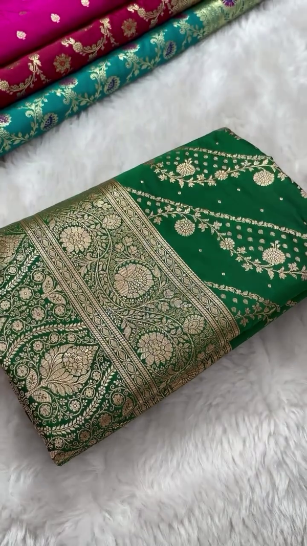 Emerald Green Banarasi Silk Saree with Intricate Gold Zari Jaal