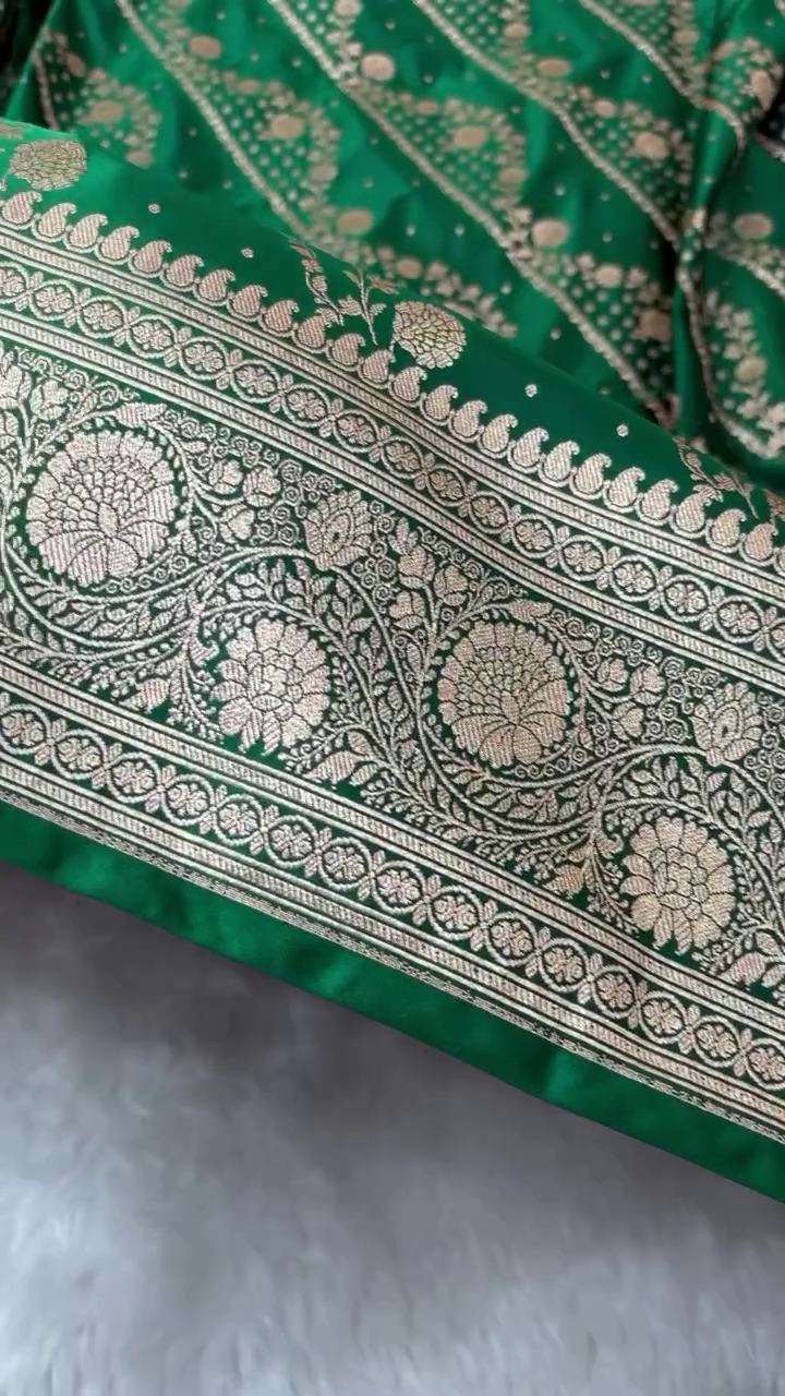 Emerald Green Banarasi Silk Saree with Intricate Gold Zari Jaal