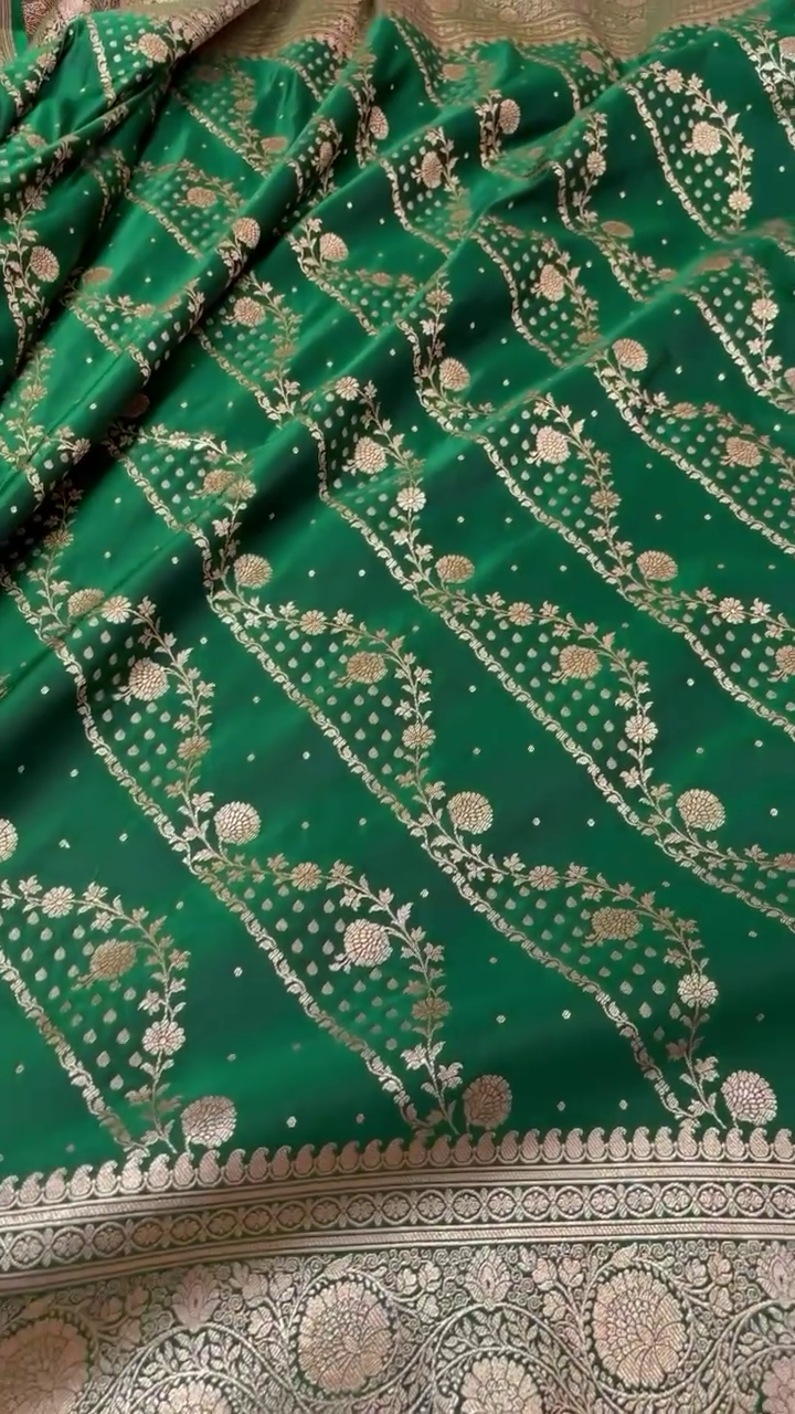 Emerald Green Banarasi Silk Saree with Intricate Gold Zari Jaal