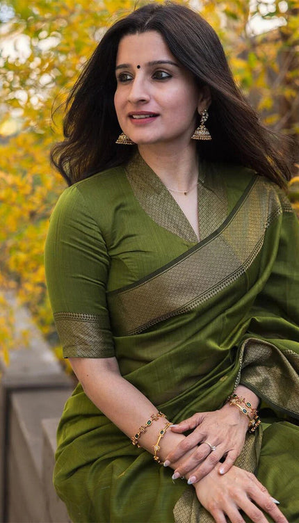 Kamini – Green Linen Silk Saree with Jacquard Weaving Detail